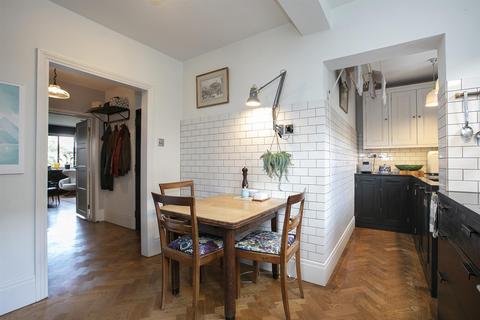 Flat 2, 31 De Crespigny Park, London, SE5 8AB
