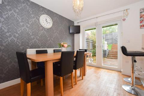 45 Etchingham Drive, St Leonards-on-sea, TN38 9AB