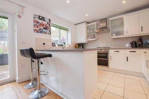 45 Etchingham Drive, St Leonards-on-sea, TN38 9AB