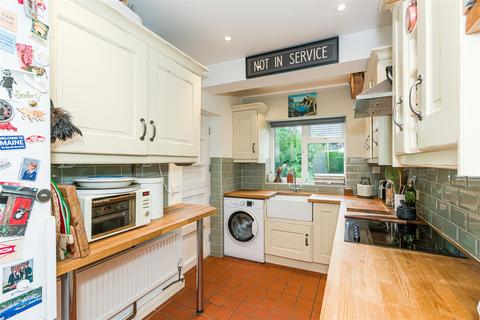 1 Allingham Road, Reigate, RH2 8JE