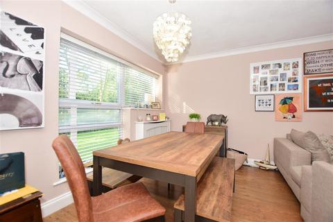 53 Coltstead, New Ash Green, Longfield, DA3 8LN