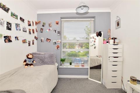 53 Coltstead, New Ash Green, Longfield, DA3 8LN