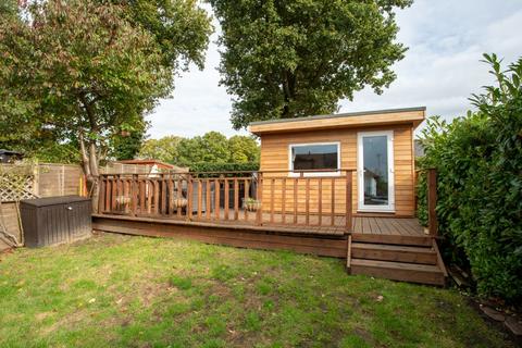 35 Broadley Green, Windlesham, GU20 6AJ