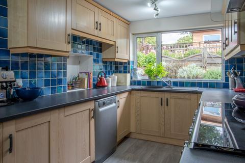 35 Broadley Green, Windlesham, GU20 6AJ