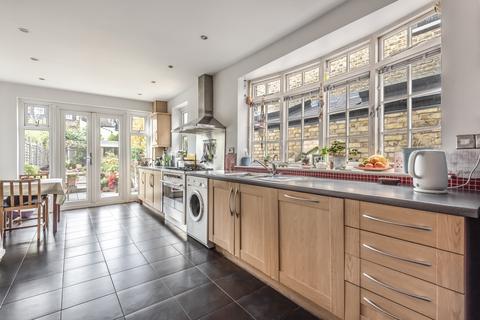 8 Old Road, London, SE13 5TA