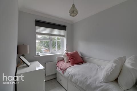 3 Faith Close, Romford, RM2 5BF