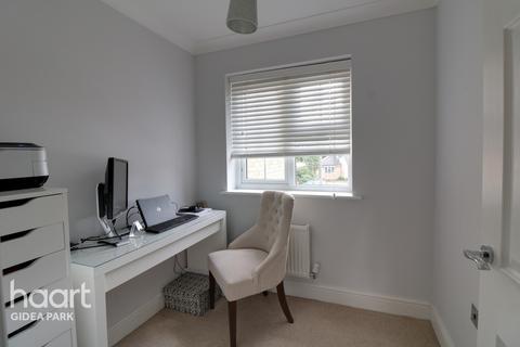 3 Faith Close, Romford, RM2 5BF