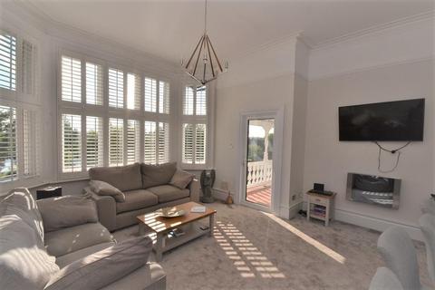 6, Warrenside The Warren, Caversham, Reading, RG4 7TQ