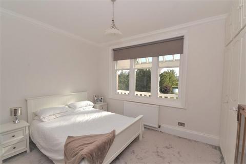6, Warrenside The Warren, Caversham, Reading, RG4 7TQ