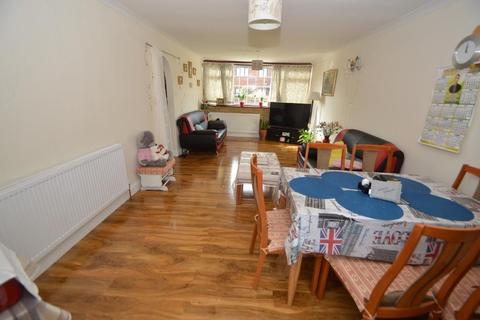 4 Sutton Place, Slough, SL3 8AA