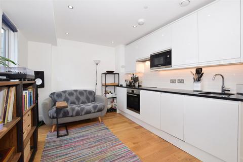 1 bedroom ground floor flat for sale, Sutton Court Road, Sutton, Surrey