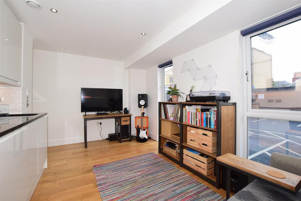 Lounge/Kitchen