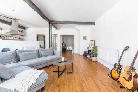 undefined, Dingley Place, Clerkenwell, EC1V