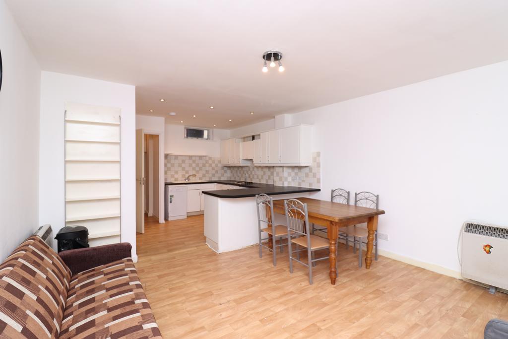 Blondin Street, Bow Quarter, London E3 5 bed townhouse £2,100 pcm (£
