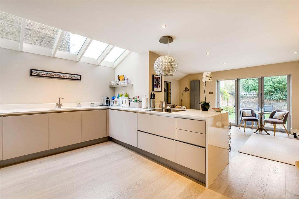 Fernhurst Road, London, SW6 2 bed flat £1,095,000