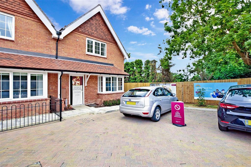 Earl's Grove, Sandcross Lane, Reigate, Surrey 3 bed end of terrace