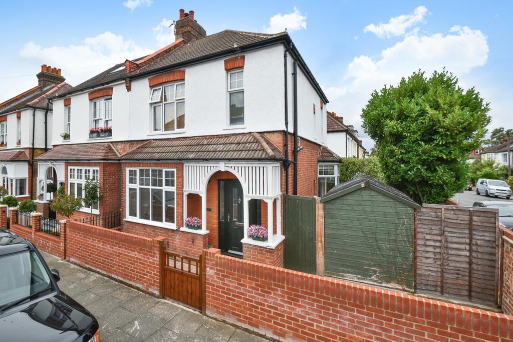 Gilbert Road Bromley BR1 3 bed house £1,850 pcm (£427 pw)