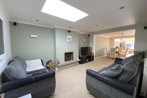 9 Harold Close, Pevensey Bay, Pevensey, BN24 6SL