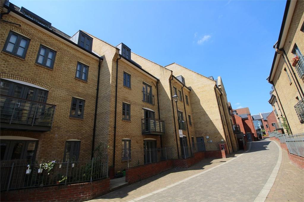 Coopers Yard, Paynes Park, Hitchin, SG5 2 bed apartment £1,025 pcm (£