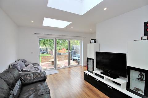 118 Prince Albert Square, Redhill, RH1 5AP