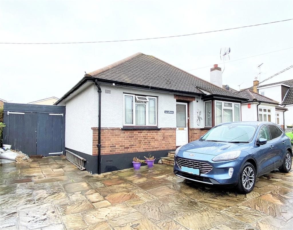 Brooklyn Drive, Rayleigh, Essex, SS6 2 bed bungalow £330,000