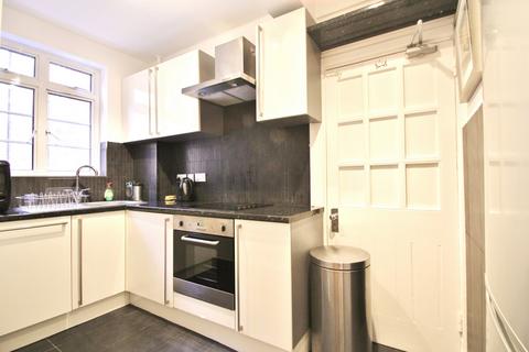 1 bedroom flat for sale, Latymer Court, Hammersmith Road, London, W6