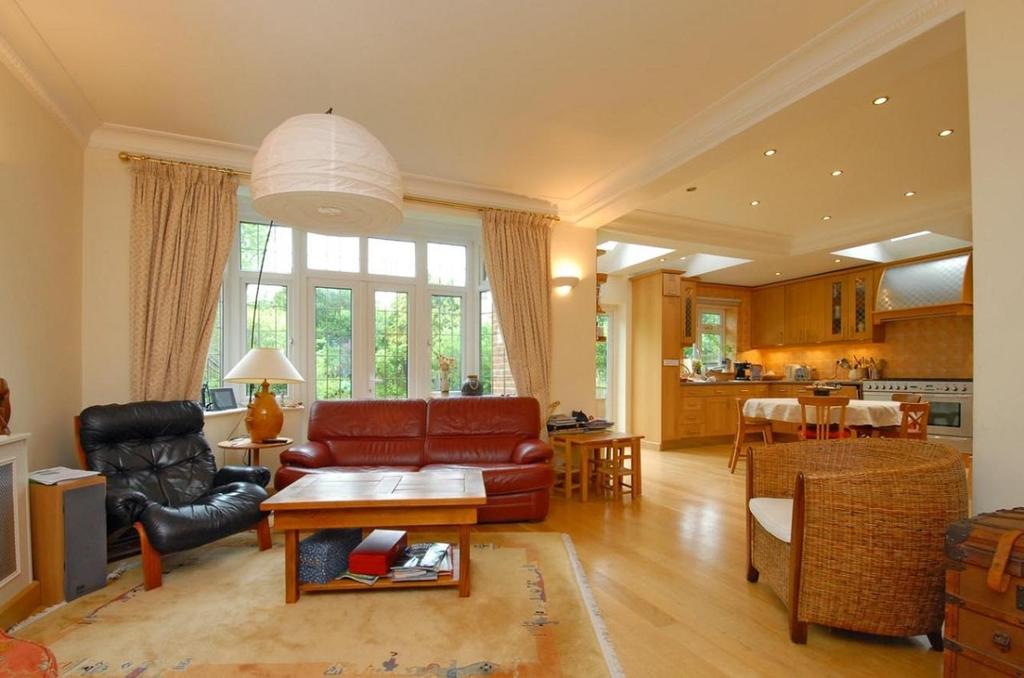 Holland Avenue Raynes Park SW20 5 bed house £3,750 pcm (£865 pw)