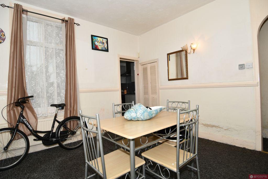 Meads Lane, Seven Kings, IG3 2 bed house £370,000