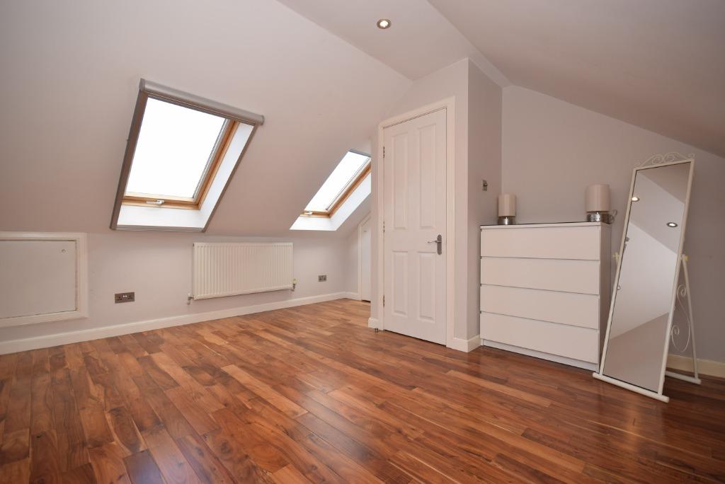 Newford Grove, Clarkston, Glasgow, G76 8QZ 4 bed semidetached house £235,000
