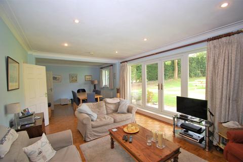 77 Kings Road, Chalfont St Giles, HP8 4HJ