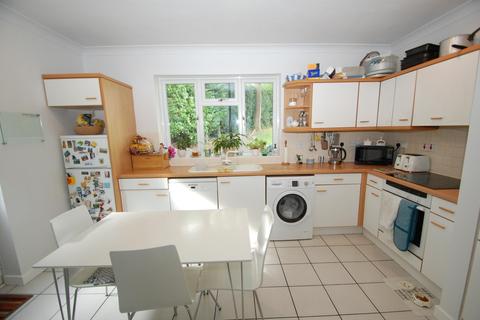 77 Kings Road, Chalfont St Giles, HP8 4HJ