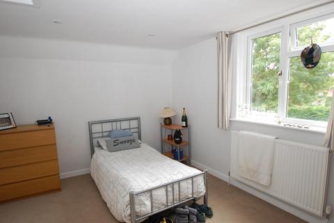 77 Kings Road, Chalfont St Giles, HP8 4HJ