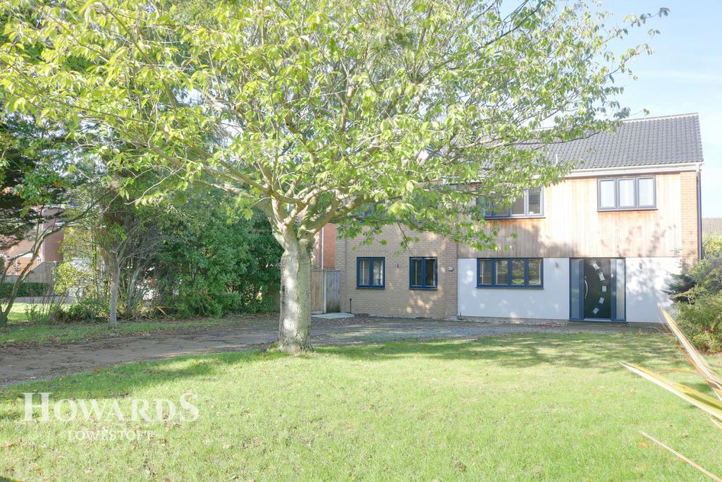 Gunton Church Lane, Lowestoft 5 bed detached house £550,000