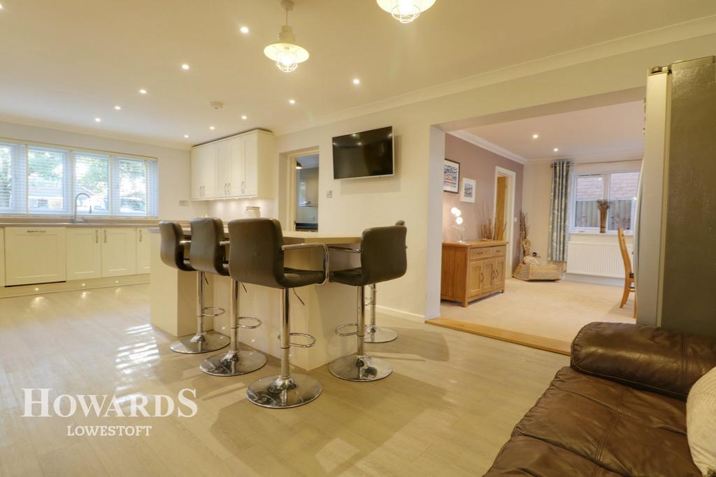 Gunton Church Lane, Lowestoft 5 bed detached house £550,000