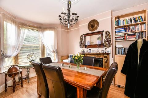 107 Crowther Road, London, SE25 5QS