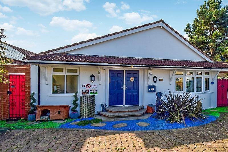 Royston Way, Slough, SL1 3 bed detached bungalow £465,000
