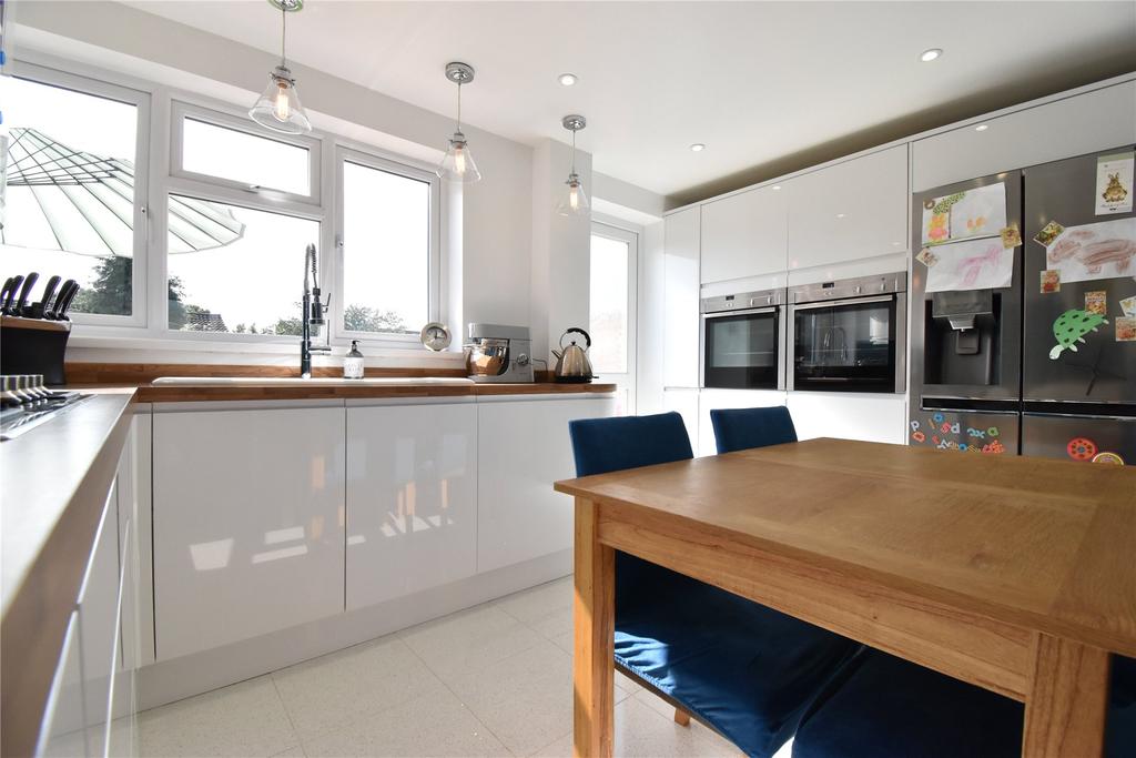 Bullbrook Drive, Bracknell, Berkshire, RG12 3 bed terraced house £330,000