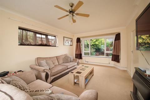 11 Dence Park, Herne Bay, CT6 6BG
