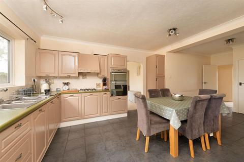 11 Dence Park, Herne Bay, CT6 6BG