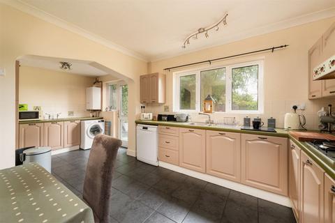 11 Dence Park, Herne Bay, CT6 6BG