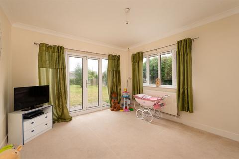 11 Dence Park, Herne Bay, CT6 6BG