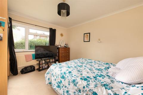 11 Dence Park, Herne Bay, CT6 6BG