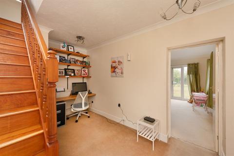 11 Dence Park, Herne Bay, CT6 6BG