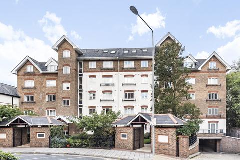 Flat 18, Osiers Court Steadfast Road, Kingston Upon Thames, KT1 1PL