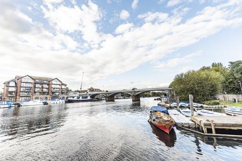 Flat 18, Osiers Court Steadfast Road, Kingston Upon Thames, KT1 1PL