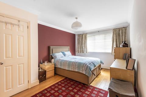 Flat 18, Osiers Court Steadfast Road, Kingston Upon Thames, KT1 1PL