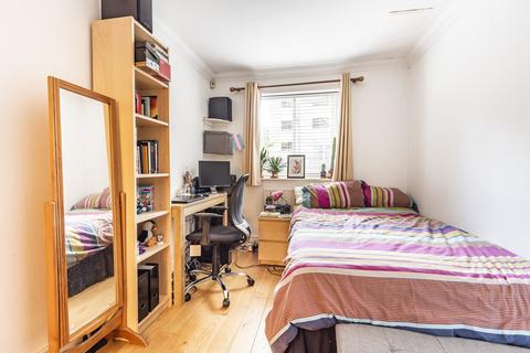 Flat 18, Osiers Court Steadfast Road, Kingston Upon Thames, KT1 1PL