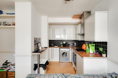 1 bedroom ground floor flat to rent, Clifton Park, Clifton
