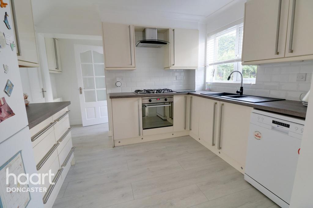 Yew Tree Crescent, Rossington, Doncaster 5 bed semidetached house £