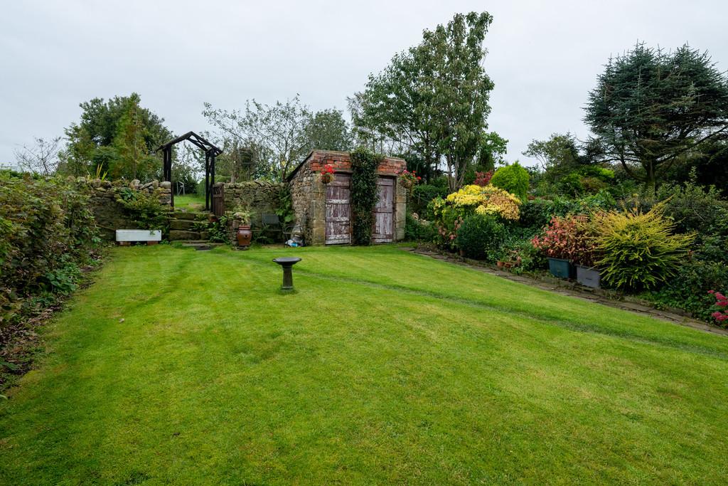 Beautiful Cottage Garden with Outhouses